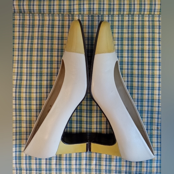 Classic Etienne Aigner Women's Pumps 2-Toned, Winter White and Gold 2.25" Heel - Picture 7 of 8